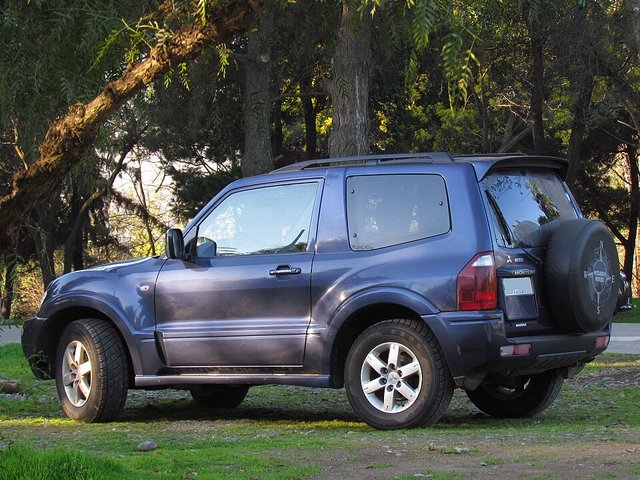 MITSUBISHI Montero