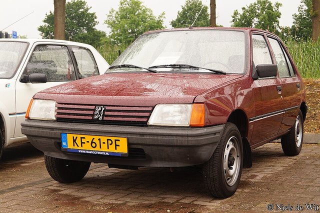 PEUGEOT 205
