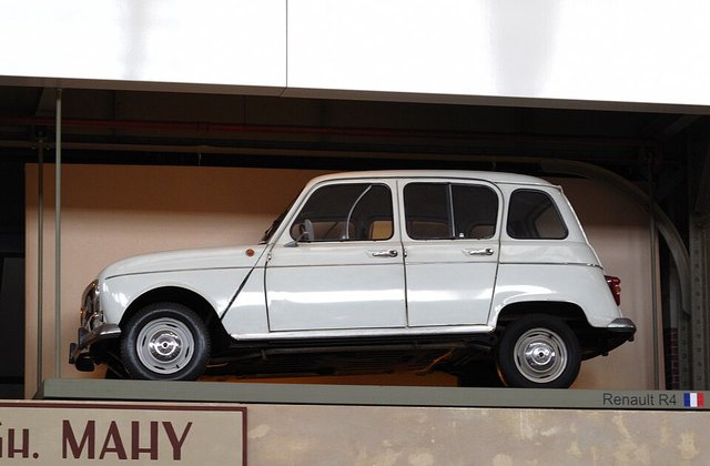 RENAULT 4