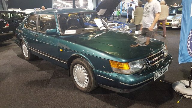 SAAB 900