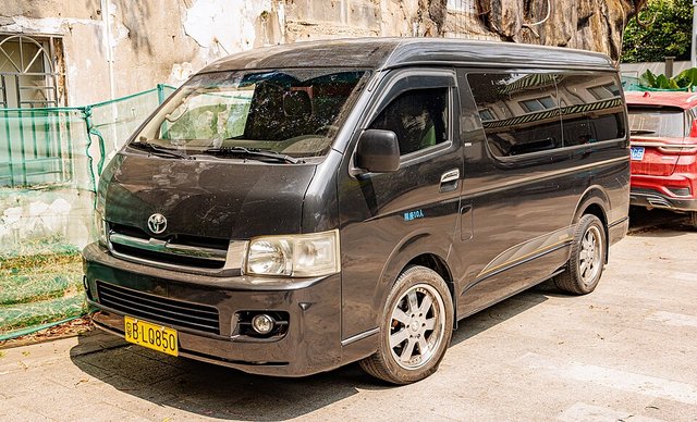 TOYOTA Hiace 2004-2019