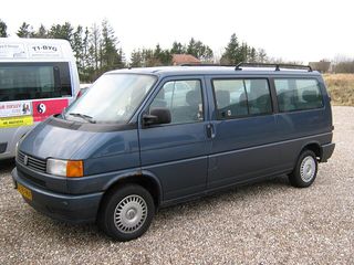 VOLKSWAGEN Caravelle