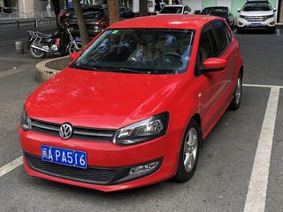 VOLKSWAGEN Polo