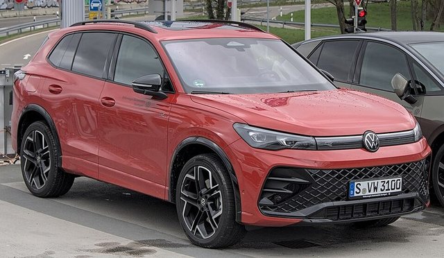 VOLKSWAGEN Tiguan