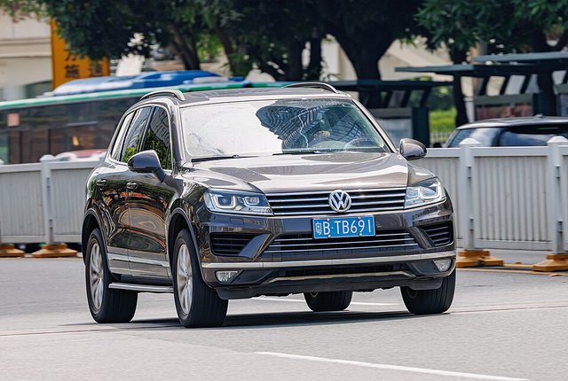 VOLKSWAGEN Touareg 2010-2018