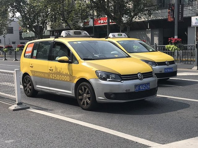 VOLKSWAGEN Touran 2010-2015