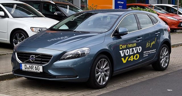 VOLVO V40